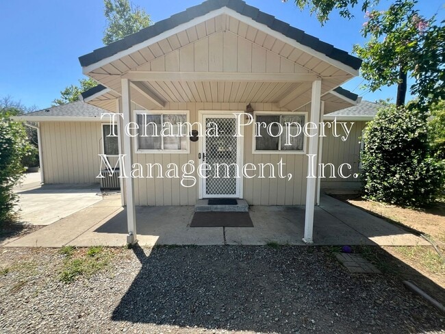 Building Photo - 2 bed 2 bathroom home in the El Camino/Gerber Area Available Unfurnished or Furnished