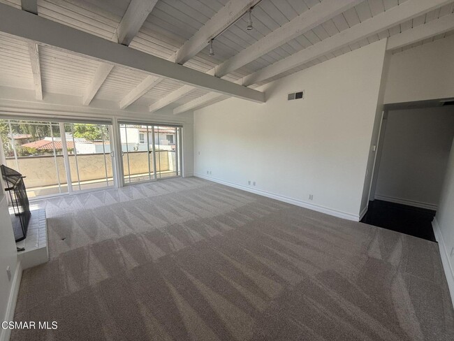 Photo - 914 Dunbar Ln
