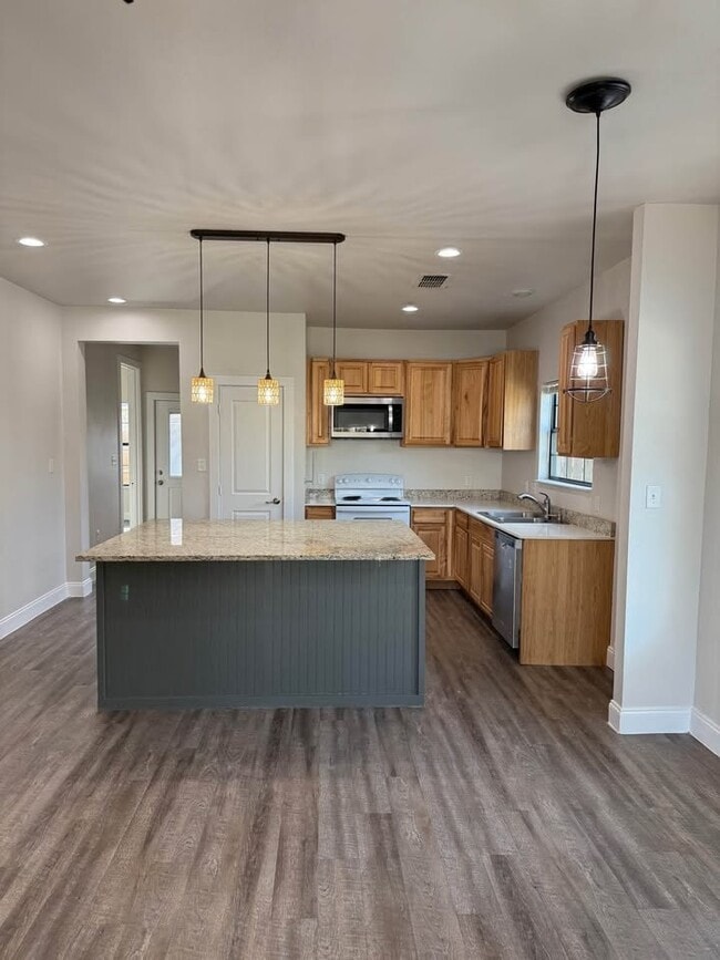 Photo - 324 Cummings St