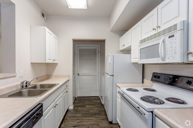 1HAB, 1BA - 770 ft² - Parkway Commons