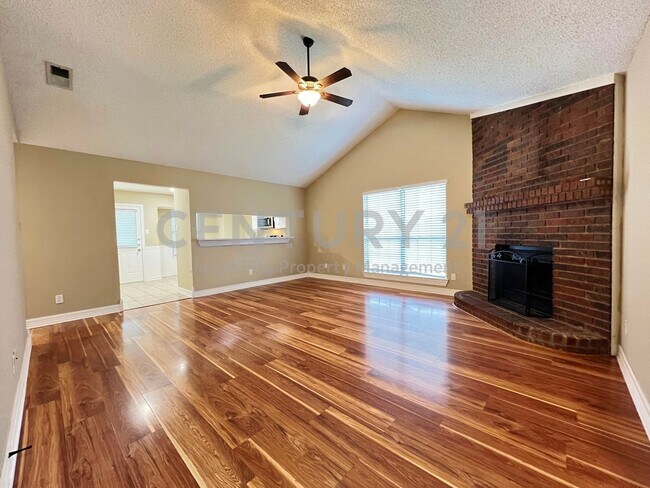 Photo - Charming 3/2/2 in Lake Dallas ISD For Rent!
