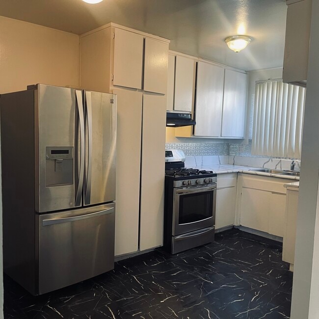 Building Photo - 5615 Satsuma Ave Rental