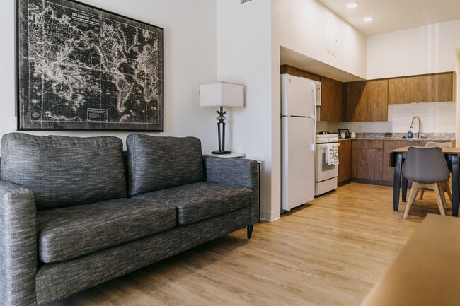 Sala de estar/Cocina - Twin Oaks Senior, A 55+ Community