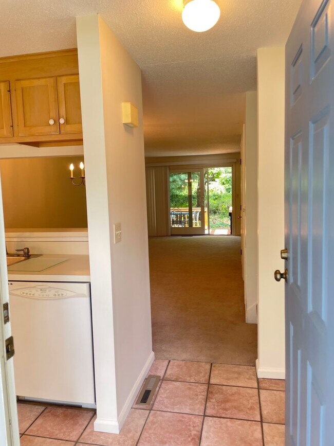 The Willow Brook Condo House Rental in Glastonbury, CT