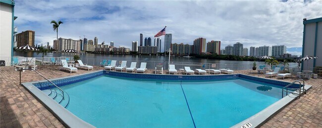 Photo - 3923 NE 166th St Unidad N-106