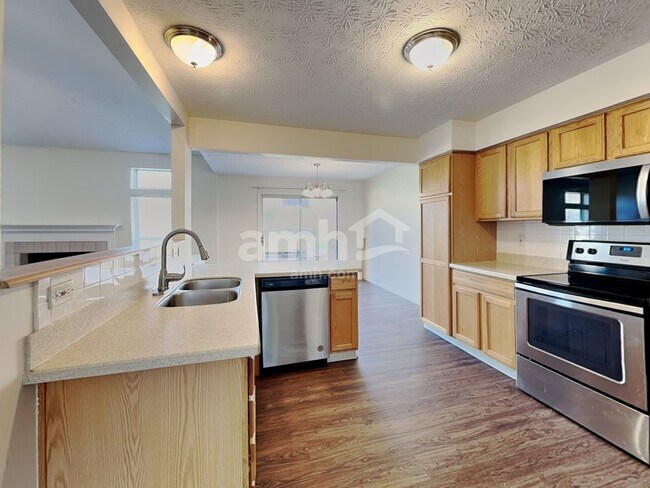 Photo - 821 Monarda Pl