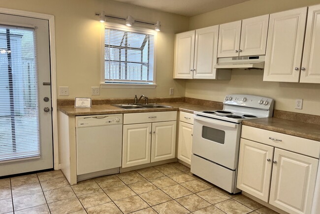Photo - 506 Cobblestone Dr