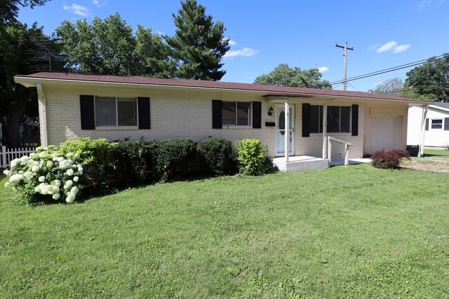 Building Photo - 3 Bedroom Thorntown Rambler!