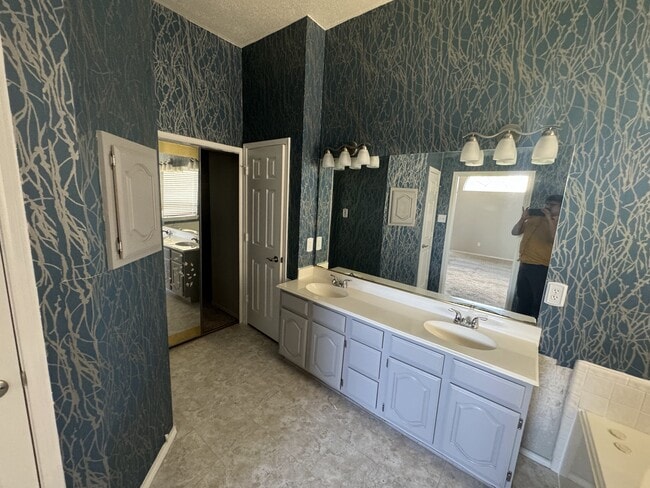 master Bath - 901 Yosemite Trl
