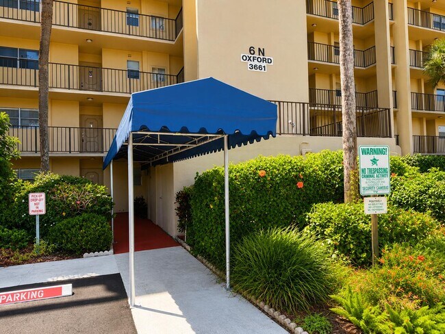 3661 Via Poinciana Unidad 513