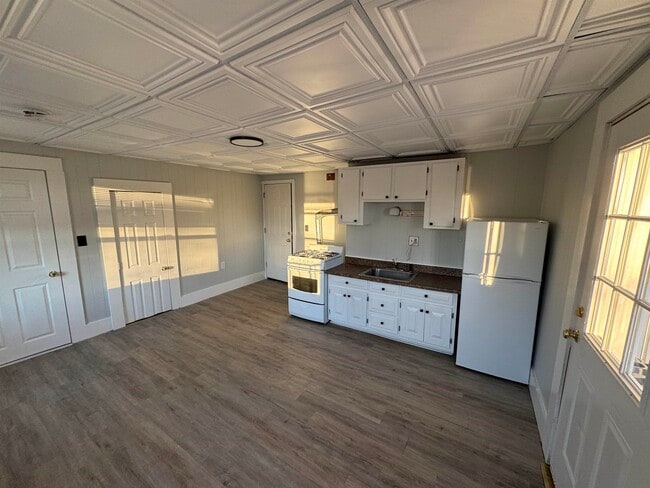 Building Photo - 30 Ledge St Unit 6