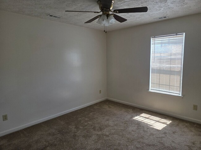 Photo - 2 Bedroom 1 bath downstairs unit