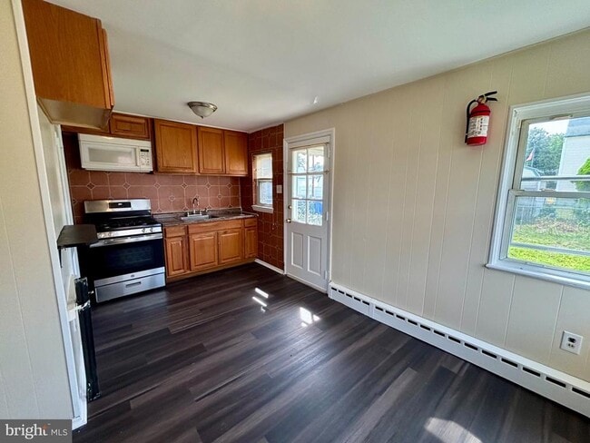 Photo - 44 W 3rd St
