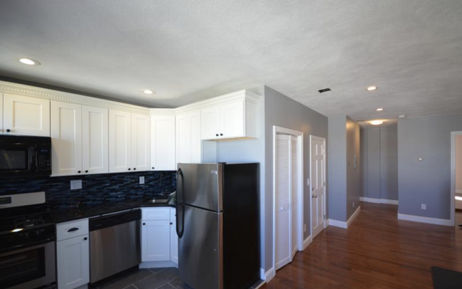 Building Photo - 349 Sumner St Unit 2 Rental