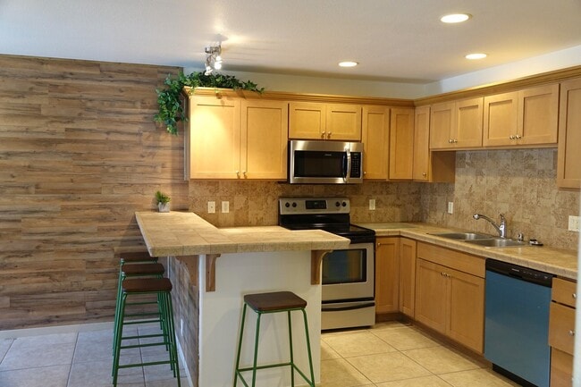 Photo - 3 bedroom, 1.5 bathroom furnished condo at...