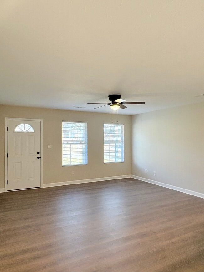 Photo - 353 Catalpa Cir