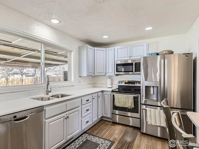Photo - 5861 Demott Ave