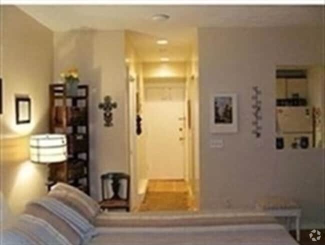 Building Photo - 389 Beacon St Unit 2 Rental