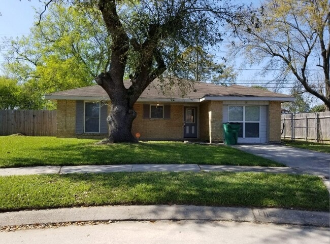 Building Photo - 1601 Yorktowne Dr Rental