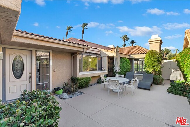 8 Las Cruces Ln