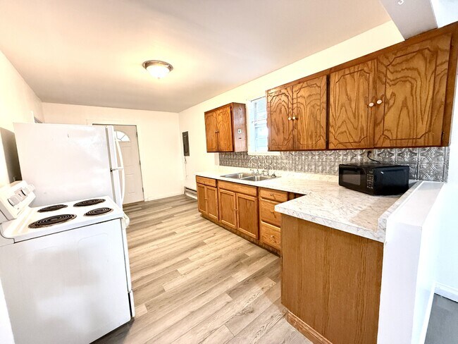 Photo - 329 E St NE