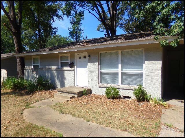 Building Photo - 26 S Wakefield Dr Rental