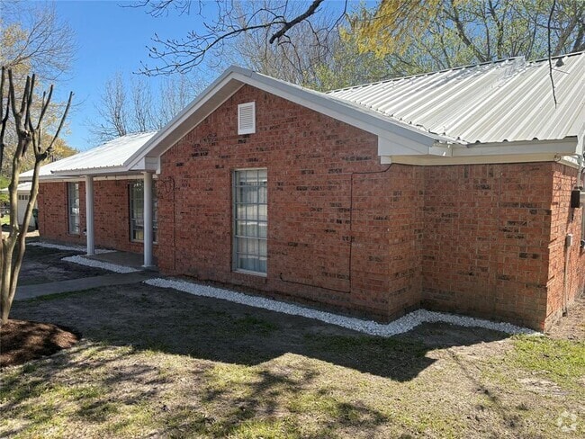 Building Photo - 100 Bybee St Rental