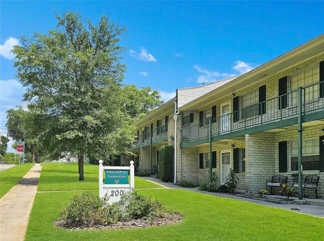 Building Photo - 200 E 10th Ave Unit Downtown Mt Dora Condo