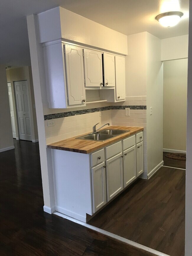 Photo - 6030 N Kenmore Ave