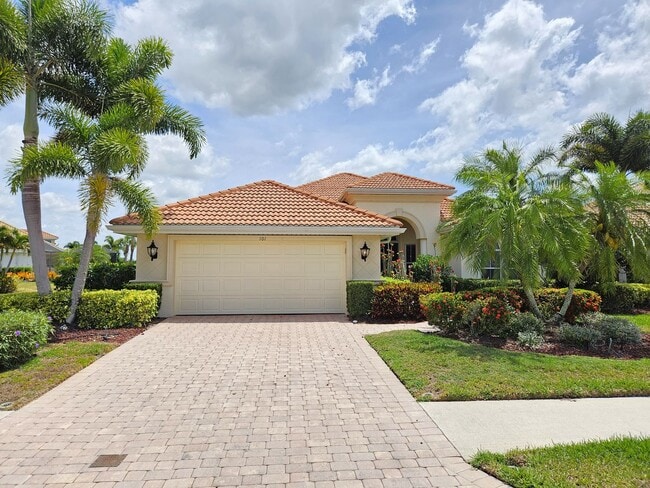 Building Photo - Seasonal Short-Term 4 Bedroom 3 Bathroom Heated Pool Home located in Venetian Golf & River Club!