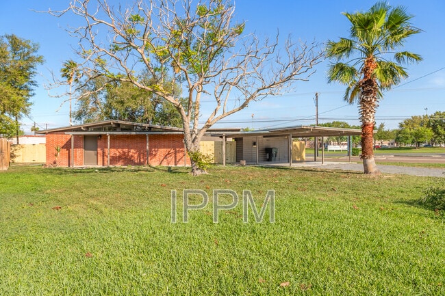 Photo - 1651 Hamilton St