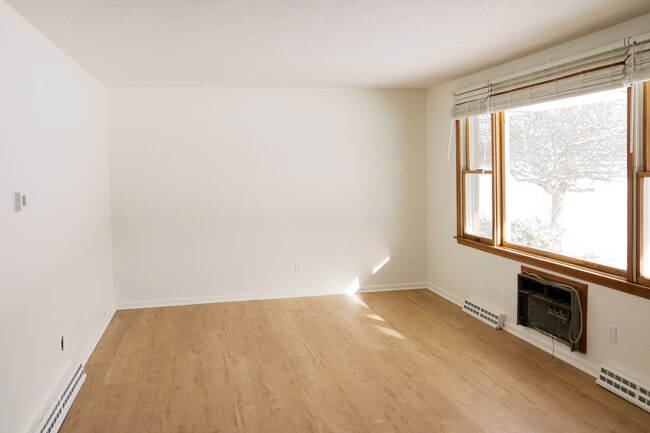 Photo - 1000 Larchwood Rd