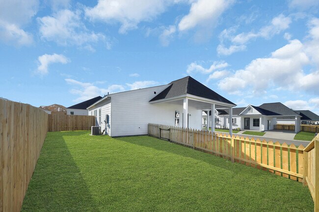 GRAND BACKYARD SPACES!! - The Cottages at Magnolia