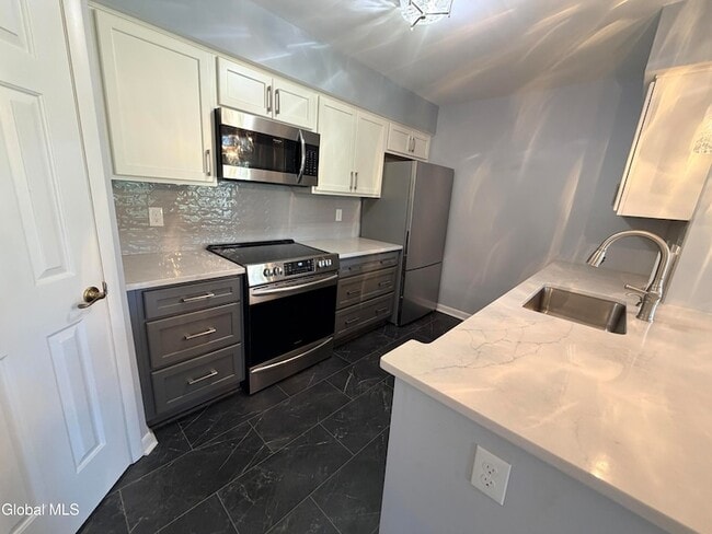 Photo - 413 Diamond Rock Cir