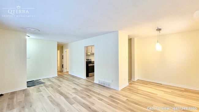 Photo - 2424 Howland Av