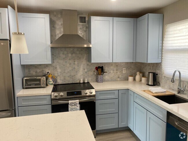 Building Photo - 311 E Ocean Ave Unit 309 Rental