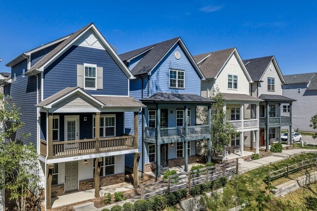 Building Photo - Modern Living in Bellevue