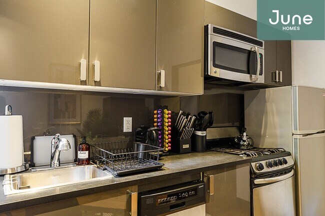 Photo - ROOM ONLY in 4-bed/2.0-bath Home Unidad A