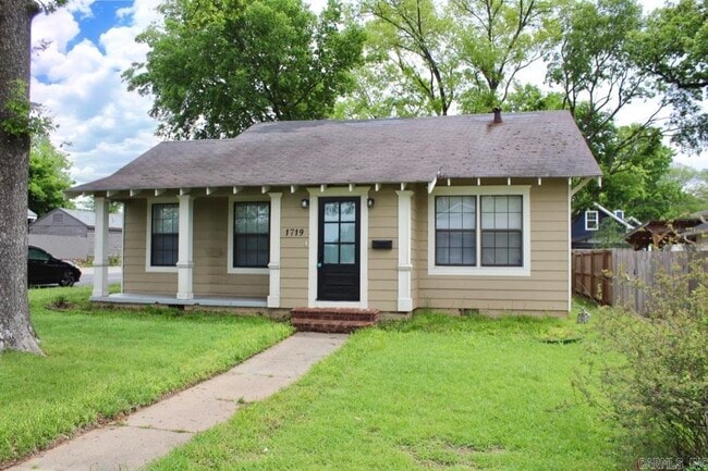 Photo - 1719 N Polk St House