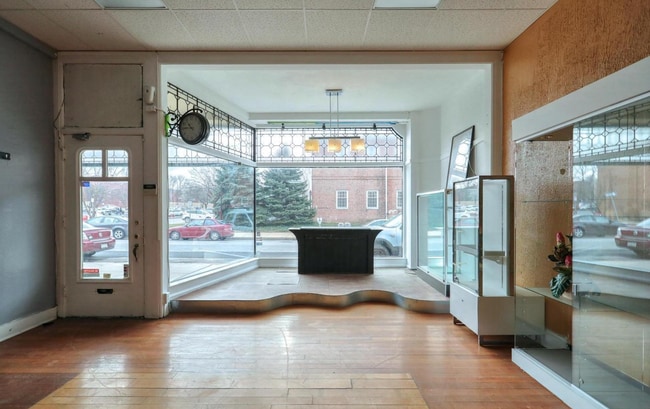 Building Photo - 23-25 E King St Unit 23 E King St - Store Front - #1