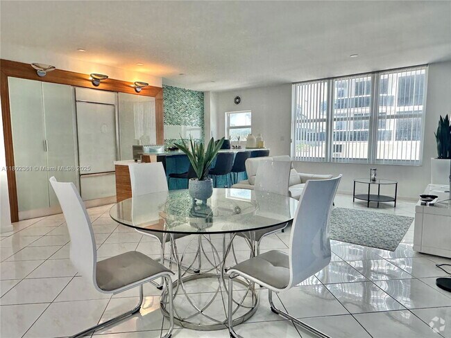 Building Photo - 4747 Collins Ave Unit 407 Rental