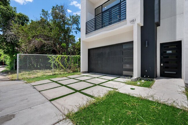 Photo - Spacious Townhouse in Dallas