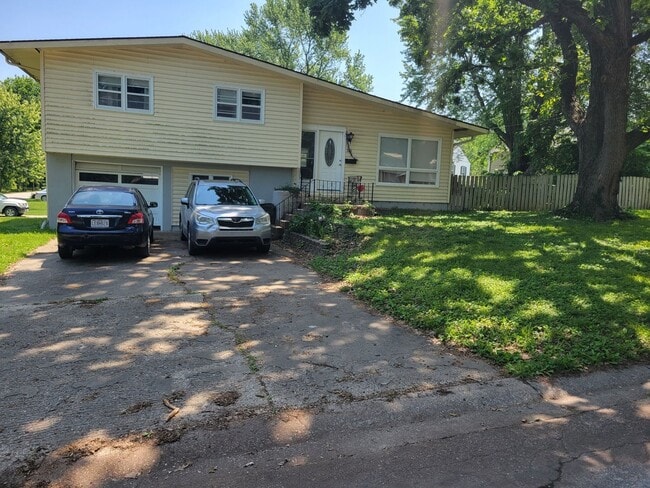 Photo - 301 10th St House