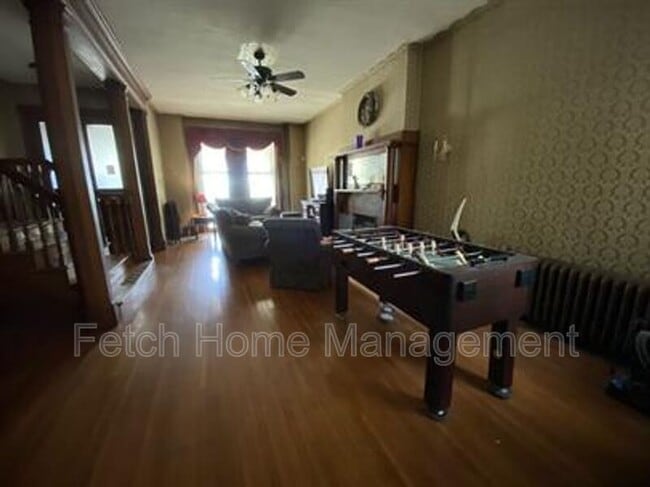 Photo - 911 E King St