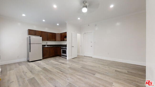 Building Photo - 334 Heliotrope Dr Unit 102 Rental