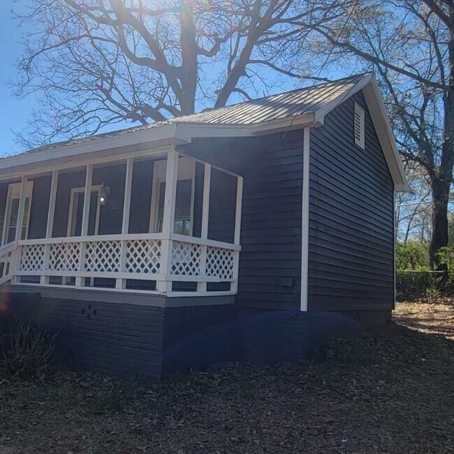 Photo - 810 Monroe St