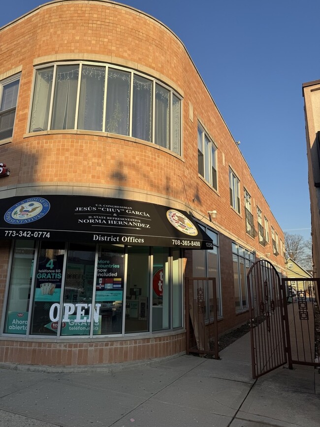 Building Photo - 127 N 19th Ave