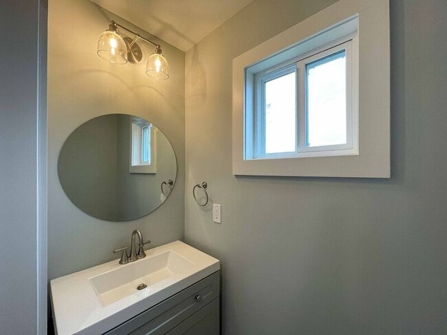 Photo - 57 W Cascade St