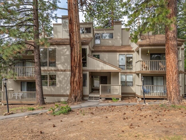 Building Photo - SKI LEASE: Townhome w/Fireplace, 2 Decks &...