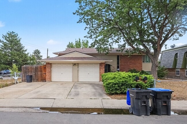 Photo - 6348 Nelson St